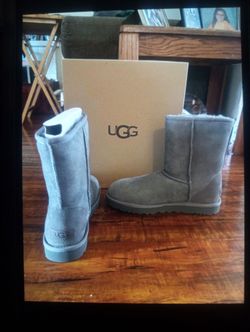 UGG Classic Short Boots Gray