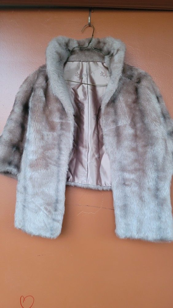 regina glenara by glenoit faux fur cape shawl coat halloween costume