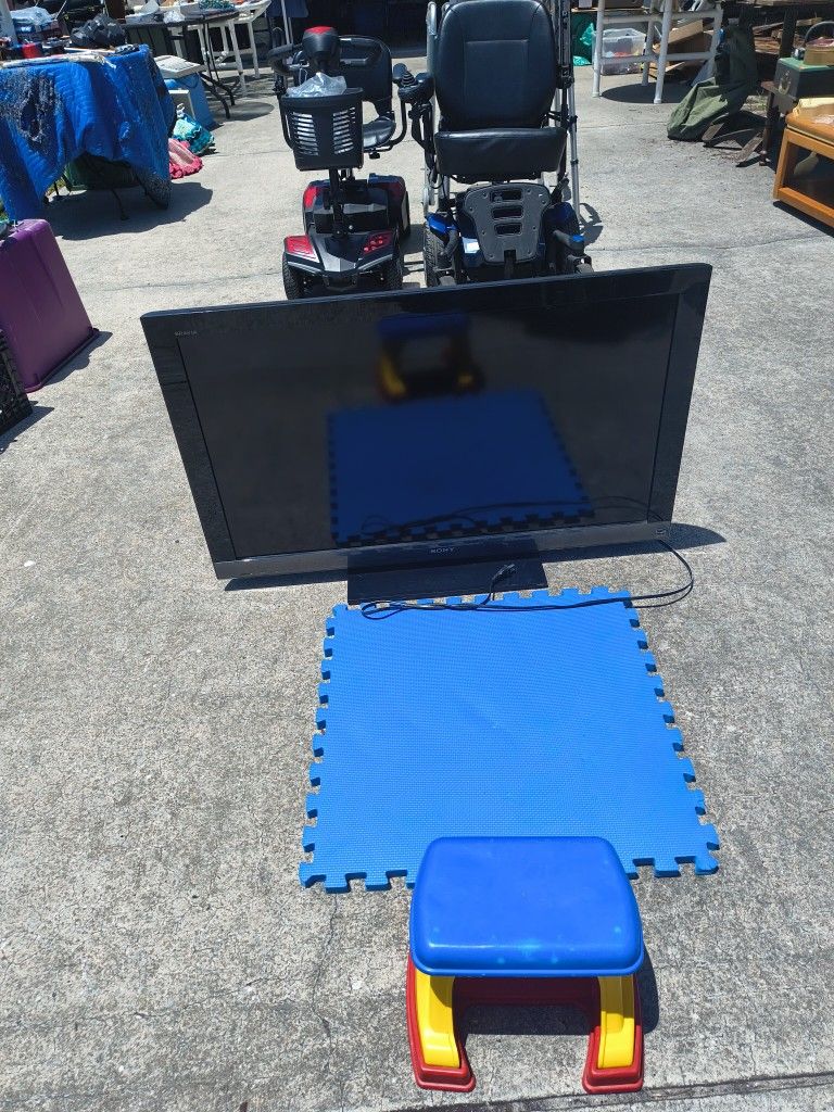 Working Sony Bravia 40 Inch TV With Remote