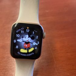 Apple Watch Series 4 GPS And Cellular