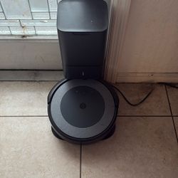 iRobot Roomba i3 