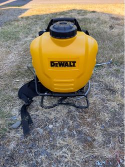 Dewalt 4 Gal. Pump Sprayer