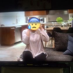 86 Inch Samsung TV W Remote N Roku. Can Deliver For Xtra, $20