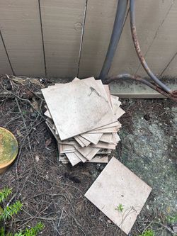FREE Outside table with tiles