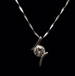 Beautiful 925 Silver Necklace with round Zirkon Pemdant