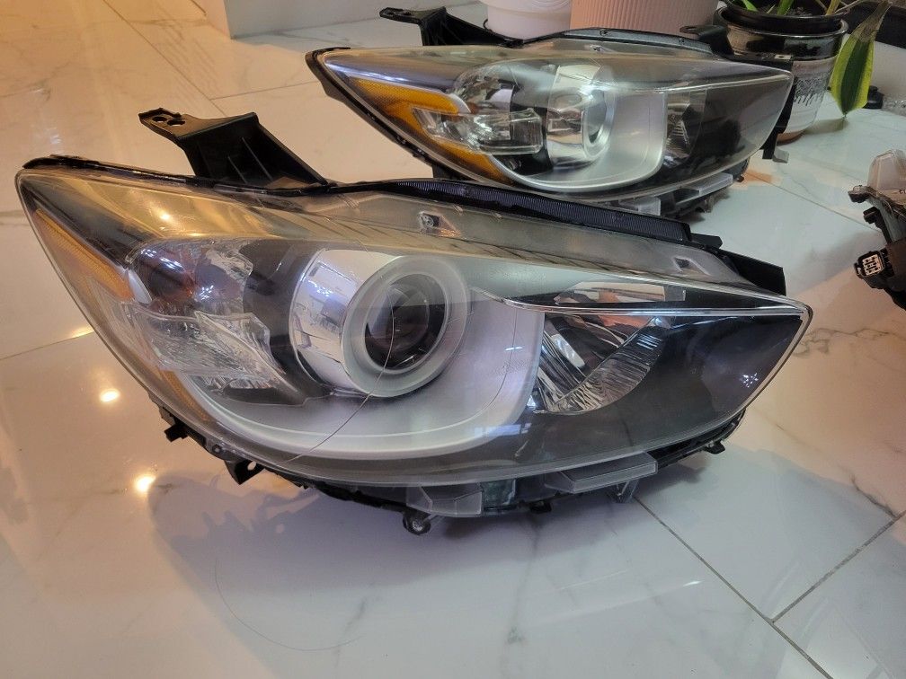 2013-2016. OEM Mazda cx-5 Headlight Right/Passenger
