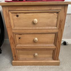 Set Of 2 Knotty Pine Bedside Tables 