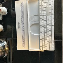 Magic Keyboard / Touch ID