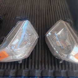 2014-19 Toyota Tundra Headlights 