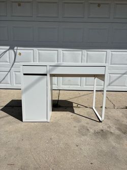 ‼️WHITE IKEA MICKE DESK‼️FOR SALE 75$ OR BEST OFFER‼️GREAT CONDITION🚚DELIVERY AVAILABLE🚚