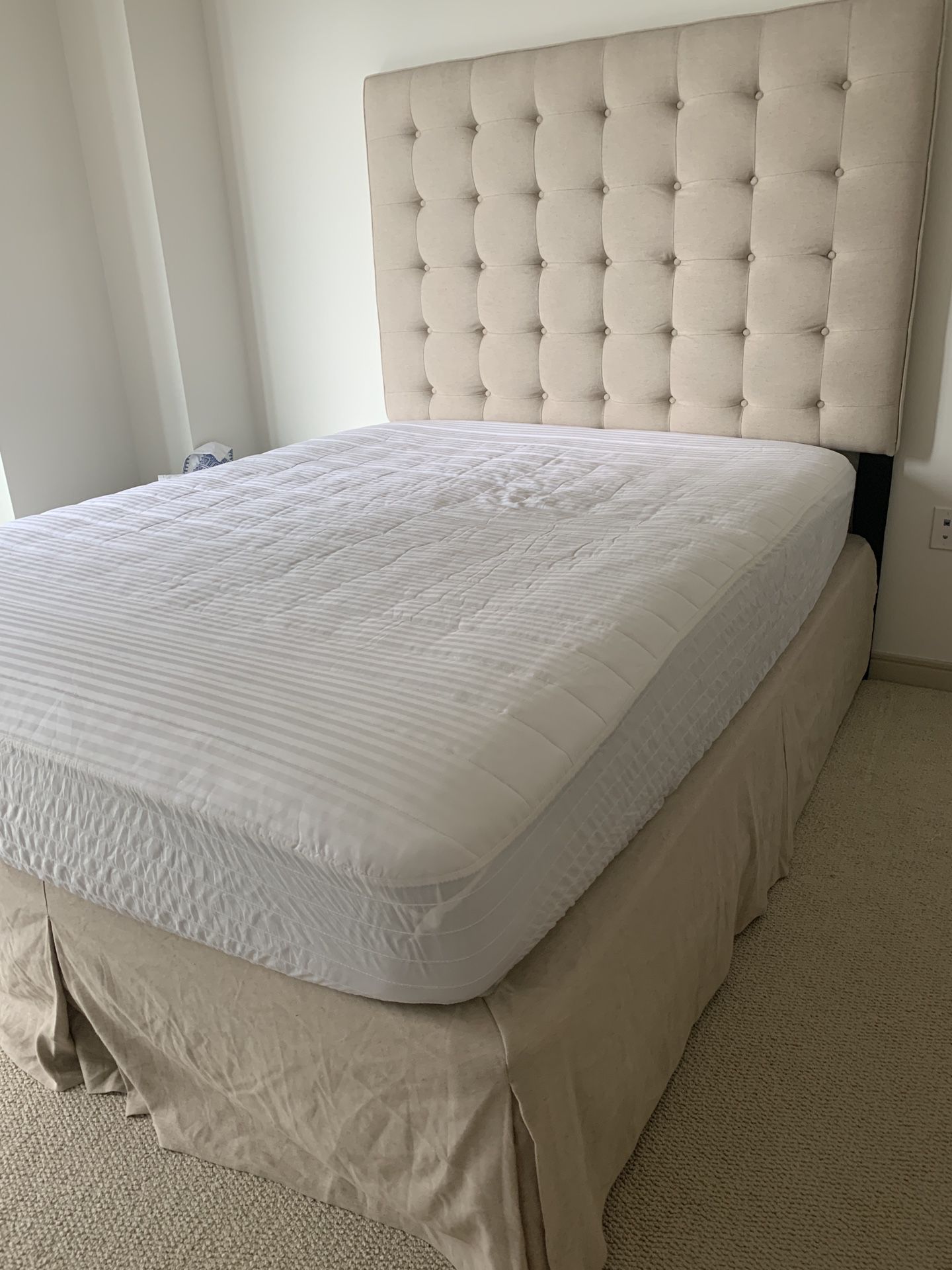 Queen Size Bed (Hybrid Mattress* and Adjustable Headboard included)