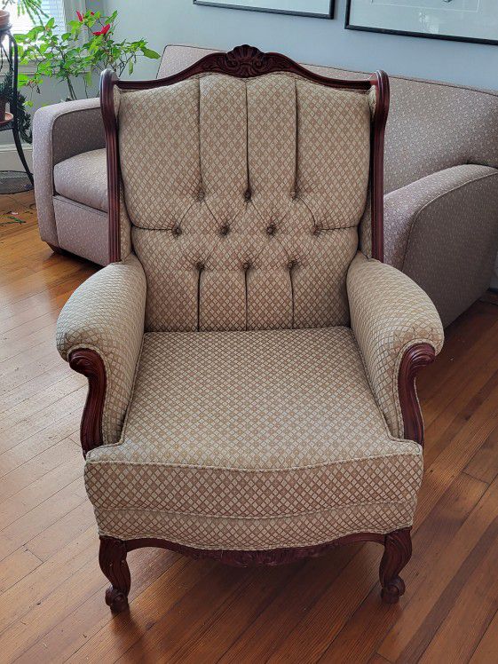 Nice Re Upholstered Chair 