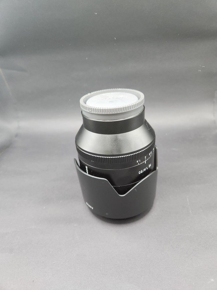 Sony Planar T* FE 50mm f/1.4 ZA Lens