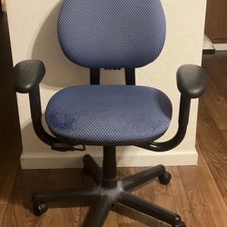 Blue Swivel Office Desk Chair! Office Furniture. For Local Pickup Only. LOOK!!