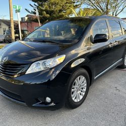 2017 Toyota Sienna XLE