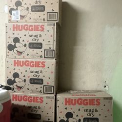 Tengo 5. Cajas. Huggies Size 6 $40 .  124 Count