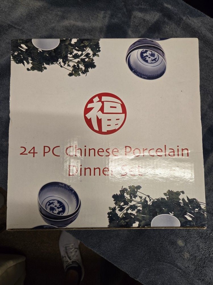 Oriental Porcelain Beautiful Dinner Set. 24 Pieces. 