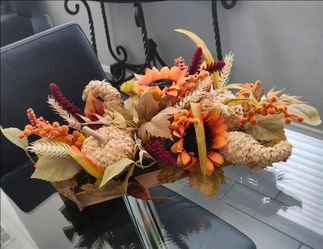 ✅️ Sunflowers w/ Pumpkin Artificial Arrangement• Fall Season Floral Home Decor• L20" x H7"• Great Condition• $25firm