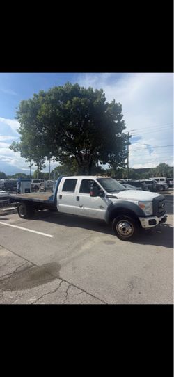 2015 Ford F-550 Super Duty 4 doors crew 6.7 L diesel