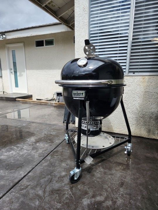 Weber SUMMIT Charcoal Grill 24" Inch Kamado Used 1 TIME Like New!