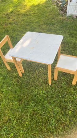 2 children chairs and table