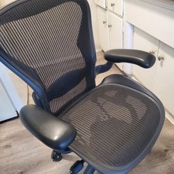 Herman Miller Aeron Chair Size B bassic