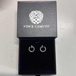 Vince Camuto lady earring