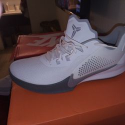 Nike Kobe Mamba Fury White Gray Basketball Shoes Size 4 Men’s Sneakers