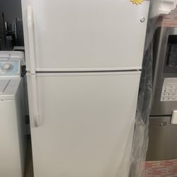 GE 33” Top Freezer Fridge Working Perfectly 4 Months Warranty 