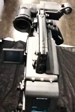 Sony DSR 250 DVCam w. Stand & Sony Carry Bag /  