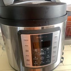 Insignia Pressure Cooker Multiple Uses. Details Displayed. Like New 