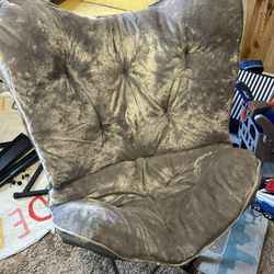 Foldable Fluffy Chair 