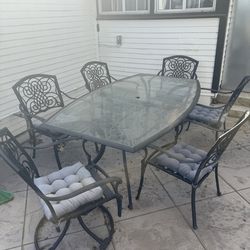 Outdoor table/chairs