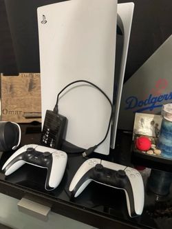 🎮 Sony PlayStation 5 Disc Edition 825GB White Bundle Two Controllers Headset 2tbhd