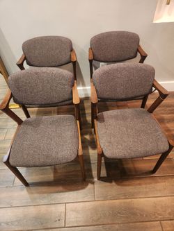 Set of 4 mid century style dining arm chairs