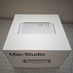 Apple Mac Studio with M1 Max (Early 2022)