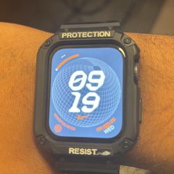 Apple Watch Series 4 ! 44M W/ Protection Band