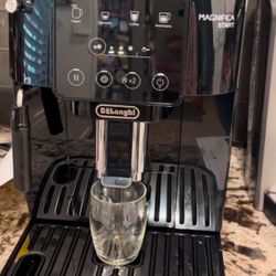 DeLonghi-Magnifica Start Espresso Machine (Black) with Manual Milk Frothing.