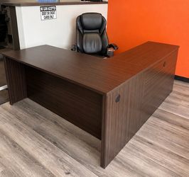 L shaped desk for home / office