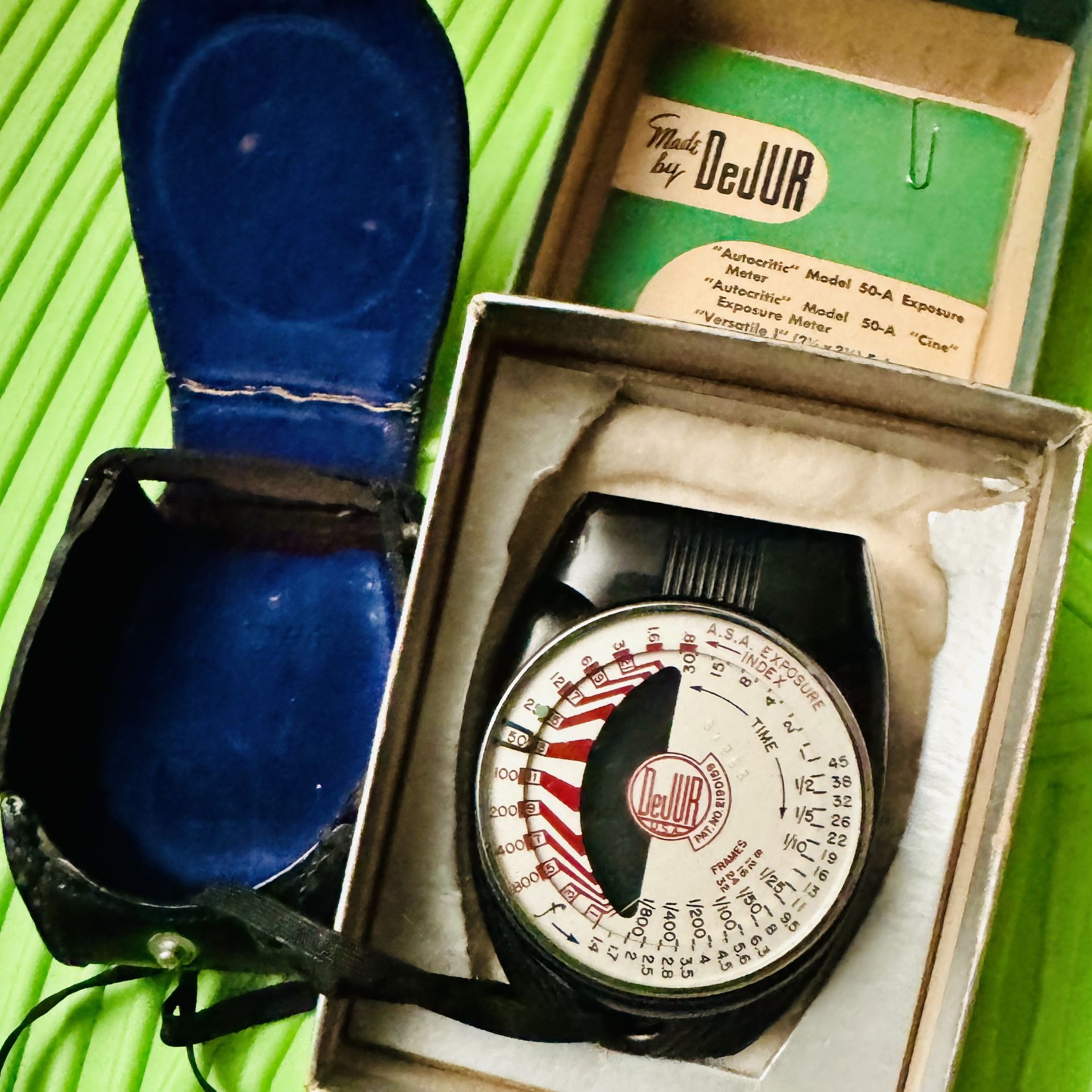 DEJUR MODEL 50 CINE LIGHT METER - 1946 - NICE FULLY WORKING CONDITION
