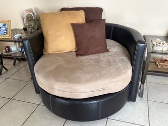 Chaise chair with cushions