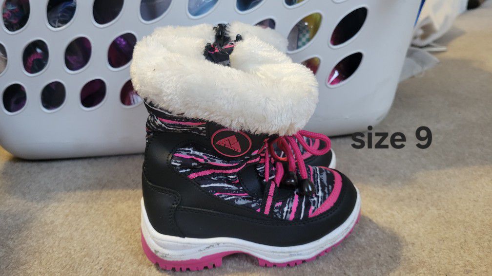 Girls Cute Snow Boot, Size 10; Like New!