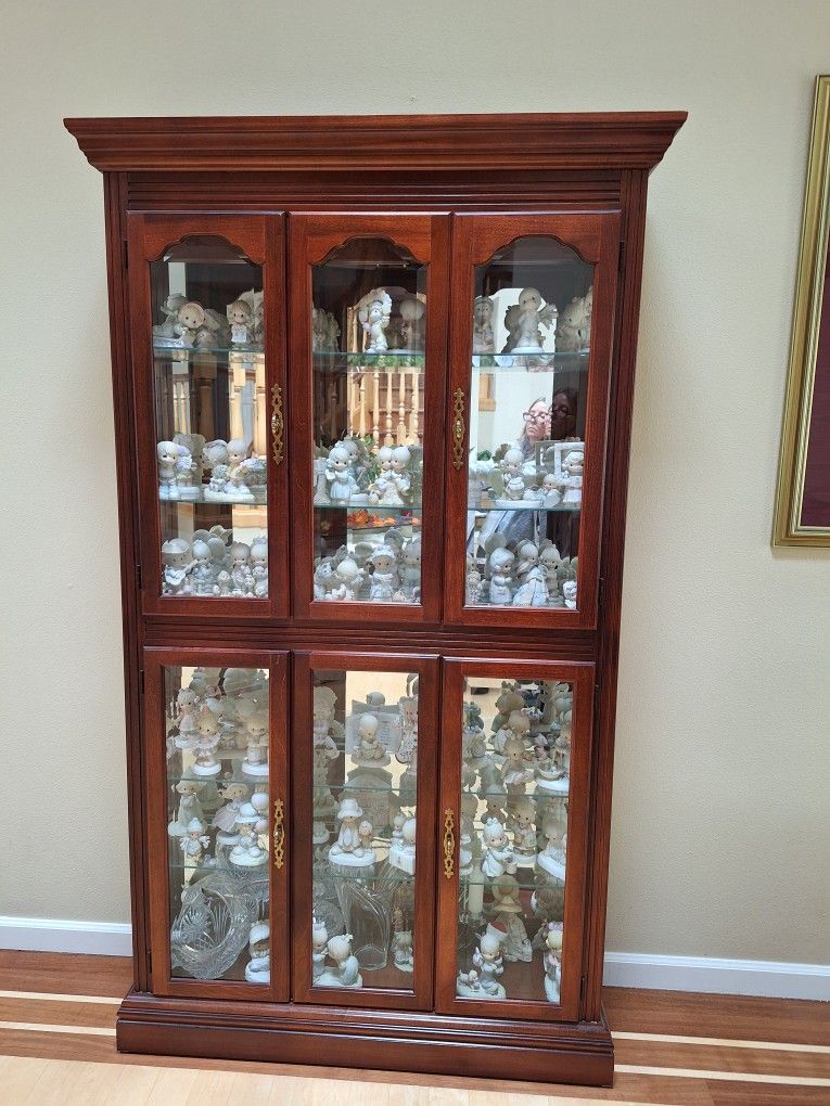 Display Cabinet With Glass Shelves