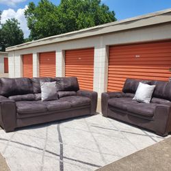 *FREE DELIVERY* ROOMS TO GO GRAY SOFA/LOVESEAT SET* Hablo Español!