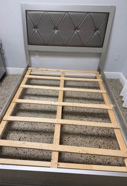 Platinum Silver Bedroom Set FULL with Bedside Table