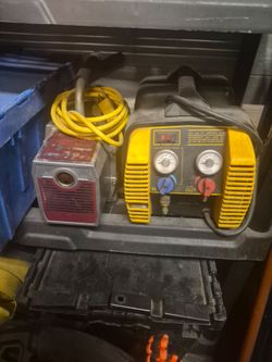 Vacuum pump and recovery unit