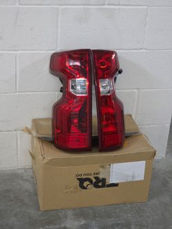 2019-2025 Chevrolet Silverado 1500 2 Piece Driver & Passenger Side Tail Light Assembly Set Halogen Chevy Silverado