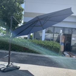 10ft Cantilever Offset Umbrella with 360 Degree Rotation and Tilt with Weights 