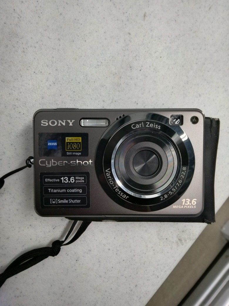 Sony Carl Zeiss Digital Camera 13.6 Megapixels