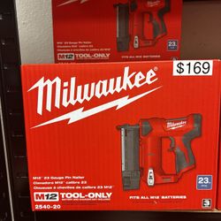 Milwaukee M12 23 Gauge Pin Nailer 